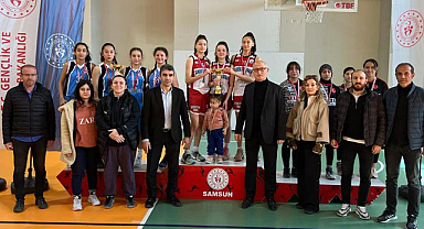 Samsun'da kupa Uludağ Ortaokulu’nun