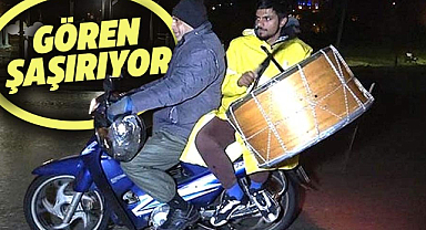 Samsun'da motosiklet üzerinde ramazan davulcusu
