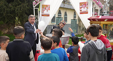 Samsun’da muhtar adayından çocukların gönlüne dokunan hareket