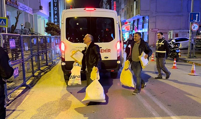 Samsun'da oy çuvalları İl Seçim Kurulu'na getiriliyor