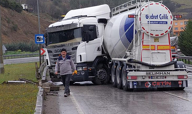 Samsun'da tanker ile otomobil çarpıştı