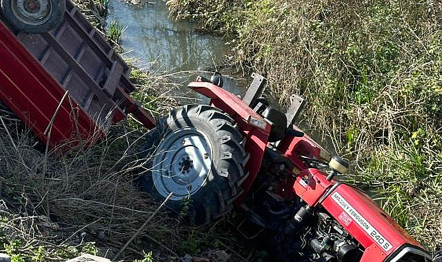 Samsun'da traktör dereye yuvarlandı