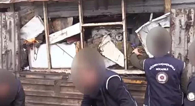 Tır dorsesinden 49 kaçak göçmen çıktı