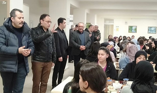 Vezirköprü protokolü öğrencilerle iftar açtı