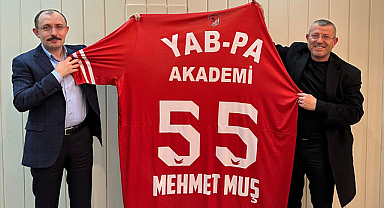 YABPA Spor'dan Samsun Milletvekili Mehmet Muş'a dev forma 