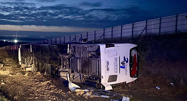 Yolcu otobüsü şarampole devrildi