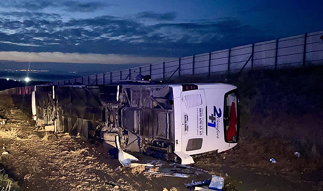 Yolcu otobüsü şarampole devrildi
