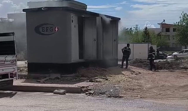 Alev alan trafo vatandaşı korkuttu