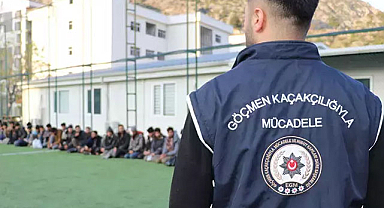 Amasya’da bakır yüklü TIR'ın dorsesinden 64 kaçak göçmen çıktı