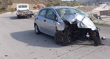 Amasya’da kaza yapan otomobilde can verdi