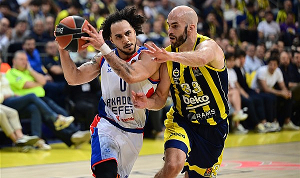 Anadolu Efes Euroleague'deki Türk derbisinde Fenerbahçe Beko'yu yendi