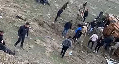 Askeri araç şarampole yuvarlandı! 