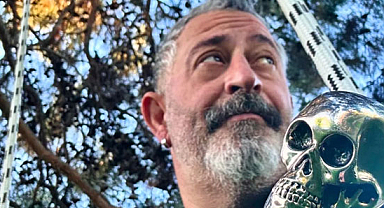 Cem Yılmaz'dan Hasan Can Kaya'ya gönderme