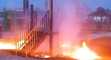 Çocuk parkını kundakladı