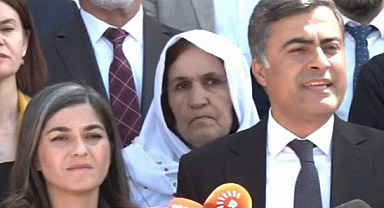 DEM Partili Abdullah Zeydan mazbatayı teslim aldı
