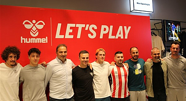 hummel yeni mağazasını Samsunsporlu futbolcular açtı