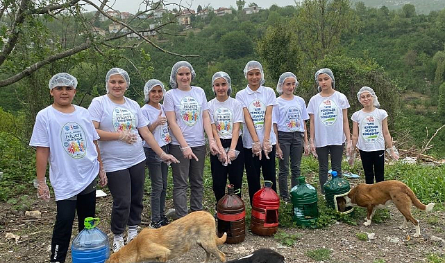 İyilik Okulu yemek atıklarını sokak hayvanlarına mama yapıyor