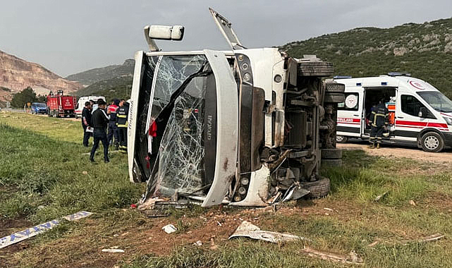 Minibüs devrildi: 1 ölü, 17 yaralı var