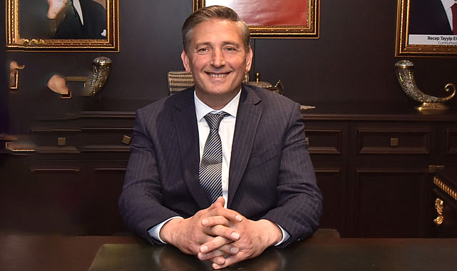 Mustafa Candal çiçek değil Filistin’e yardım istedi