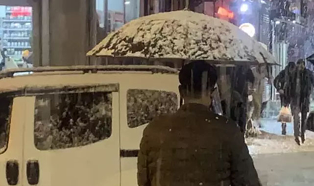 Nisan ayında sürpriz kar yağışı! Kent beyaza büründü