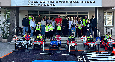 Otizmli çocuklar "farkındalık günü" etkinliklerinde jandarma ekipleriyle eğlendi