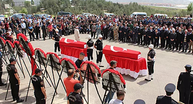 Polisin şehit ettiği 2 komiser için tören düzenlendi