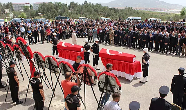 Polisin şehit ettiği 2 komiser için tören düzenlendi