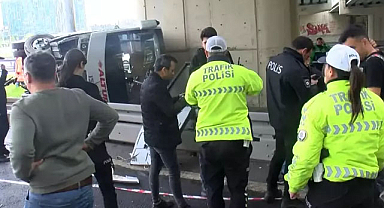 Polisleri taşıyan servis minibüs devrildi! Çok sayıda yaralı