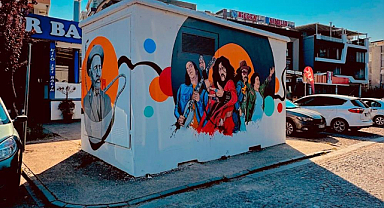 Resim öğretmeni elektrik trafolarını tuval gibi kullanıyor