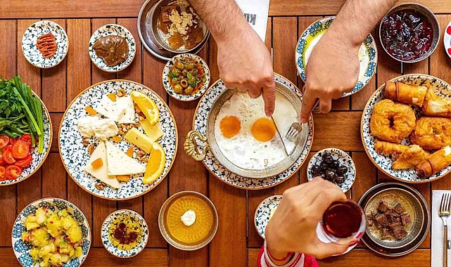 Sabahları uyanır uyanmaz ilk ne yaparsın?