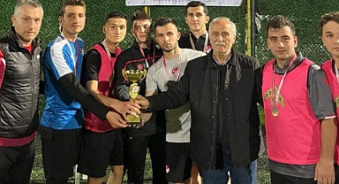 Şampiyon hakemler kupasını aldı