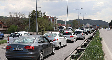 Samsun-Ankara kara yolunda bayram dönüşü yoğunluğu