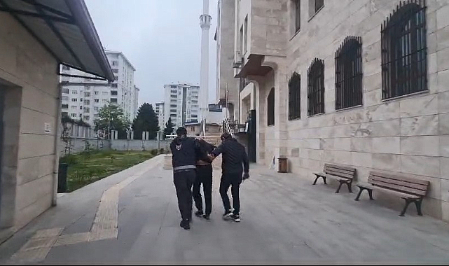 Samsun'da firari yağma zanlısı çatıda yakalandı