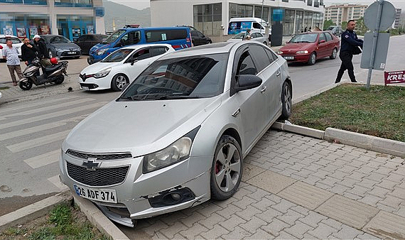 Samsun'da iki araç çarpıştı