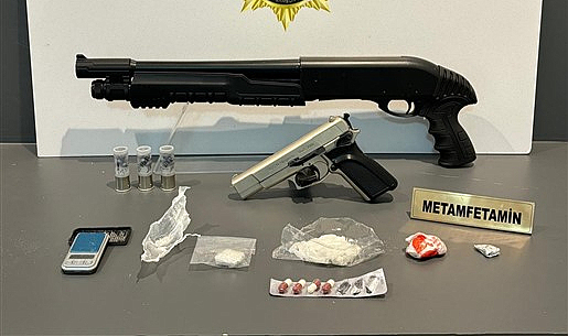 Samsun'da narkotik operasyonu: Metamfetamin ve silahlar ele geçirildi