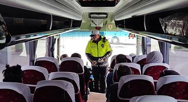 Samsun'da trafik polisleri yolcu ve sürücüleri uyardı