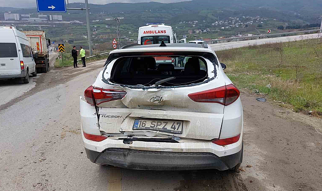 Samsun'da SASKİ kamyonu otomobile arkadan çarptı: 2 yaralı