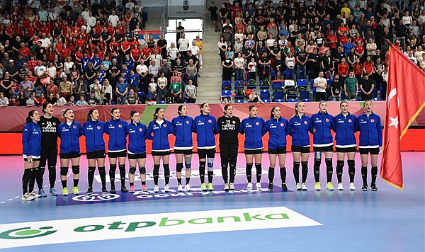 Samsunlu sporcunun yer aldığı Türkiye Hentbol Takımı ilk kez Avrupa Şampiyonası'nda   