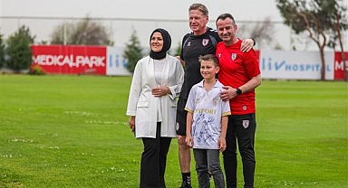 Samsunspor kaçan gol sonrası ağlayan minik taraftarı ağırladı