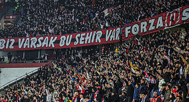 Samsunspor taraftarı takımını yalnız bırakmıyor