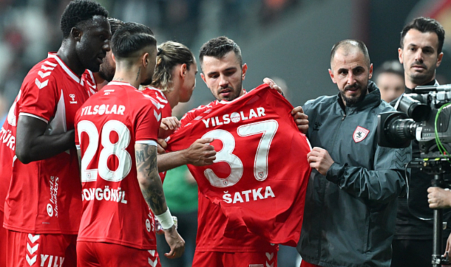 Samsunsporlu futbolcular golü Satka'ya armağan etti