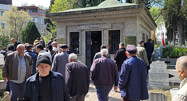 Şeyh Yusuf Zeynüddin Camisi ve Türbesi'nde bayram yoğunluğu