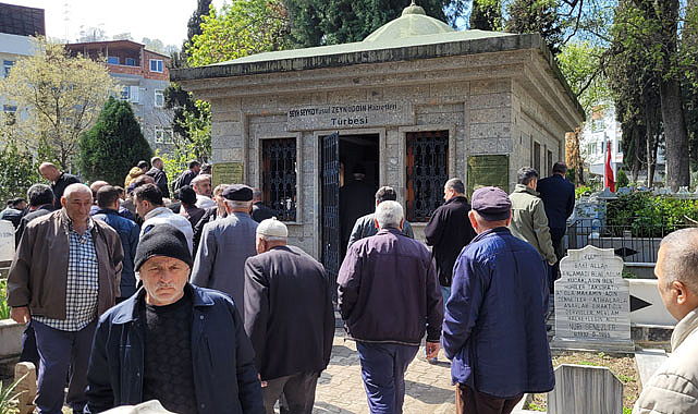 Şeyh Yusuf Zeynüddin Camisi ve Türbesi'nde bayram yoğunluğu