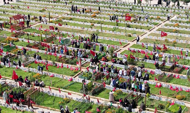 Tarifsiz acıların olduğu kentte hüzünlü bayram