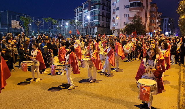 Tekkeköy'de fener alayıyla aydınlanan gece