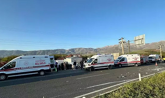 Yolcu otobüsü devrildi: 22 yaralı