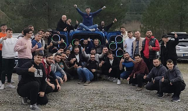 Bafra'da aracını yürüyen diskoya çevirdi!