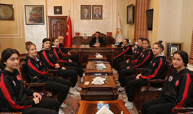 Başkan Doğan basketbolcuları ağırladı