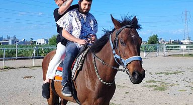 Bunu da gördük! At üzerinde tıraş