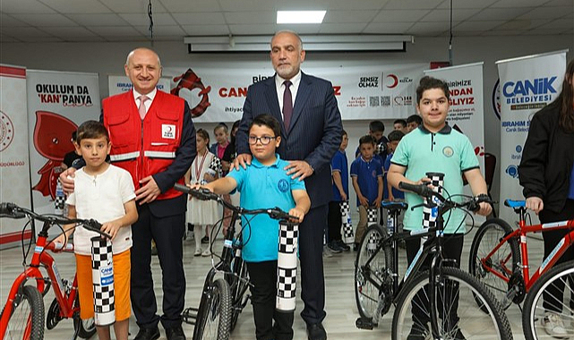 Canik'te kan bağışlayan öğrencilere ödül